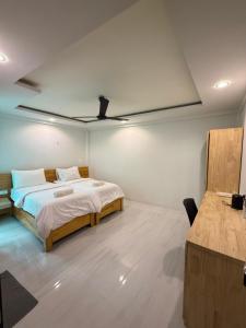 a bedroom with a bed and a ceiling at Green Villa in Huraa +8 photos