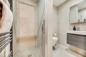 a bathroom with a shower and a toilet and a sink at 3 Bed in Amble oc-h36627 in Amble +23 photos