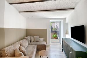 a living room with a couch and a tv at Kaisers Haus in Vogtsburg