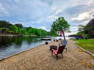 a group of chairs sitting on the shore of a lake at #02 - Unique Lakeside Studio Cottage- Pet Friendly in Hot Springs