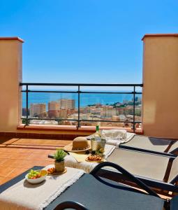 a balcony with a view of a city skyline at Espacioso Dúplex con terraza y vistas in Aguadulce