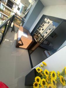a room with a table and sunflowers on the floor at Estilo tropical 1 in La Romana
