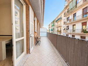 an empty balcony of a building with a table and chairs at Dimora del Centro in Acqui Terme