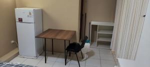 a small kitchen with a table and a refrigerator at Ada H5 in Ciudad del Este