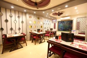 a restaurant with tables and chairs in a room at Hotel ELITE CHOICE in Ajmer