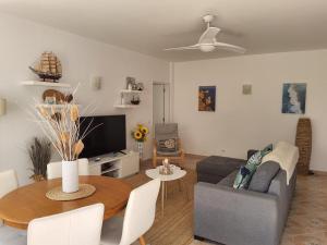 a living room with a couch and a table at Lorarno in Praia do Carvoeiro