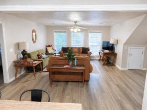 a living room with a couch and a table at Peach Door Cottage in Lufkin