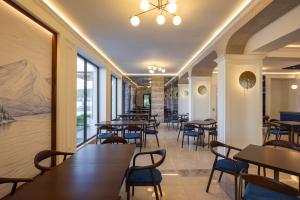a row of tables and chairs in a restaurant at Hotel Apolodor in Orşova