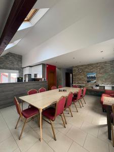 a large dining room with a table and chairs at Villa avec piscine intérieure, proche Strasbourg in Holtzheim
