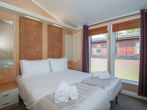 a bedroom with a large bed with towels on it at Daisy in Leominster