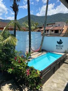 a swimming pool at the margarita villa at Maré Alta 400 mt da praia de Maresias in Maresias