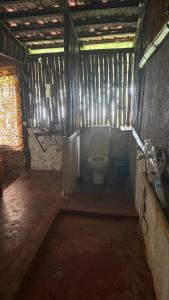 a bathroom with a toilet in a building at GENTE D'AQUI Ngê D'ai êê in São Tomé
