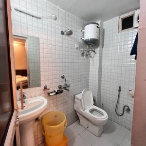 a bathroom with a toilet and a sink at Premium 2BHK near Kainchi Dham in Bhowāli +7 photos