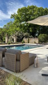a couch sitting next to a swimming pool at Studio avec vue piscine in Missy-sur-Aisne
