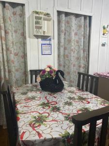 a table with a swan on it with flowers on it at Sítio Meu Cantinho in Benedito Novo +9 photos