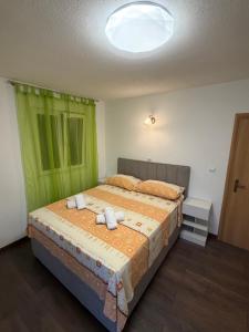 a bedroom with a bed with two towels on it at Apartman 6 Majba in Zaglavice