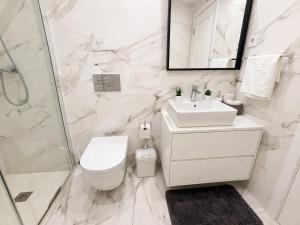 a bathroom with a toilet and a sink and a shower at Cc House Porto in Porto +7 photos