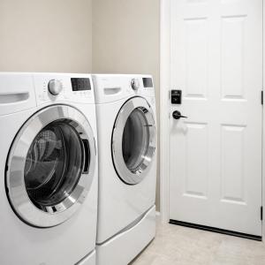 a white washing machine next to a white door at Sequoia Oasis near Downtown Exeter in Exeter