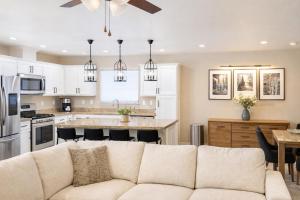 a living room with a couch and a kitchen at Sequoia Oasis near Downtown Exeter in Exeter