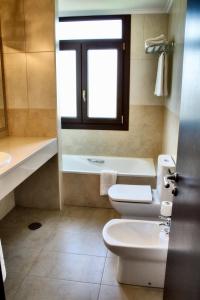 Vonios kambarys apgyvendinimo įstaigoje Apartamentos Rurales L'Arquera