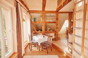 a dining room with a table and chairs at Feriendomizil Alter Garten in Temmen-Ringenwalde
