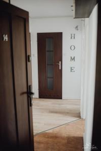 an open door in a room with a wooden door at Mazurska przystań in Ryn