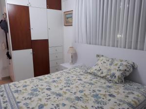 a bedroom with a bed with a pillow on it at Miramar in Miramar