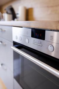 a close up of an oven in a kitchen at Living Lu - cosy Apartment three - nähe Mannheim - BASF - Netflix - 3 Zimmer in Ludwigshafen am Rhein