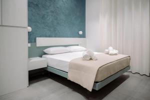 a bedroom with a bed with towels on it at Orizzonte Blu in Villa San Giovanni