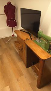a sewing machine sitting on a table next to a television at NaturalmenteLucia 2 in Cologno al Serio