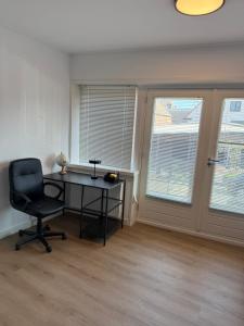 an office with a desk and a chair in a room at IL Mulino House D, keukenhof in Hillegom