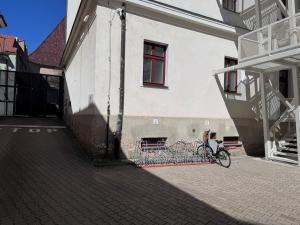 a bike parked in front of a building at Leháro in Litoměřice