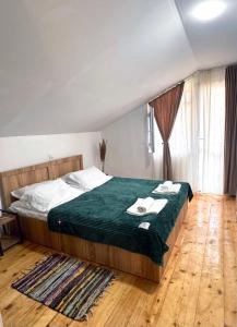 a bedroom with a bed with two towels on it at Cozy cottage in Biisi in Biisi