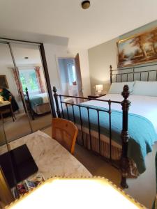 Llit o llits en una habitació de King Tree House