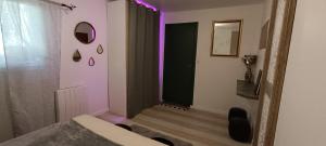 a bathroom with a black door and pink walls at Verrecheznous-lepuy in Le Puy-Notre-Dame