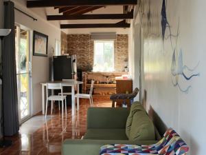 a living room with a couch and a table at Cabañas Ismasoris in Providencia