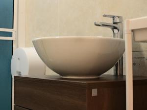a white bowl sink sitting on top of a cabinet at Cabañas Ismasoris in Providencia +53 photos