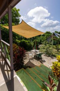 a patio with a large yellow umbrella and a table at Cabañas Ismasoris in Providencia