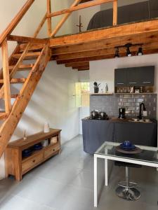 a large kitchen with a table and a counter at Chalé Rio das Pedras in Santo Antônio do Pinhal