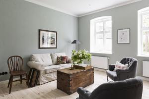 a living room with a couch and chairs at Leuchtturnwohnung in Pommerby