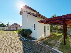a small white house with a pathway next to it at Buzios Inn in Búzios
