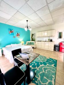 a bedroom with a bed and a table in a room at Dushi Apartments in Willemstad