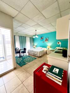 a room with a bed and a table in it at Dushi Apartments in Willemstad