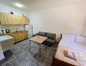 a small room with a bed and a kitchen at Arditi's Villa in Shkodër