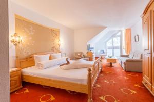 A bed or beds in a room at Sterzinger Posthotel