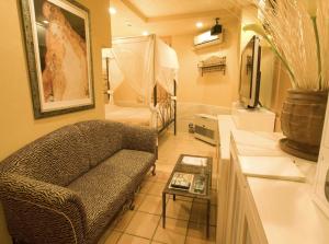a living room with a couch and a table at ホテルデジャブ大人専用 in Akita