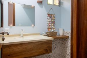 a bathroom with a sink and a mirror at Casa Mirador 360 in Puerto Escondido