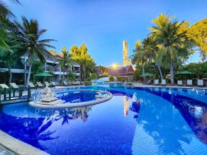 a swimming pool at a resort with palm trees at Siam Bayshore Resort Pattaya in Pattaya South +140 photos