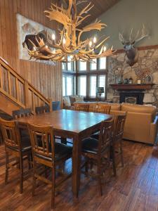 a dining room with a table and chairs and a chandelier at Mountainback 79 Loft Den in Mammoth Lakes +11 photos