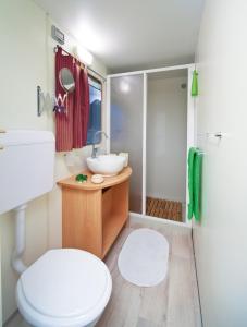 Kylpyhuone majoituspaikassa Blu International Camping